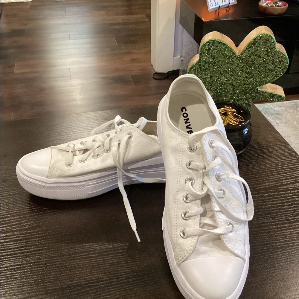 EUC - Gently Worn - Converse -Women's White Sneakers - Sz 10.5!!!